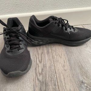 Nike Revolution 6 All Black Running Shoes, Size 9